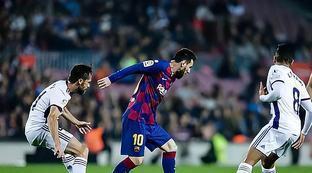[图]格雷罗穆勒建功 拜仁2-0科隆落后榜首13分.